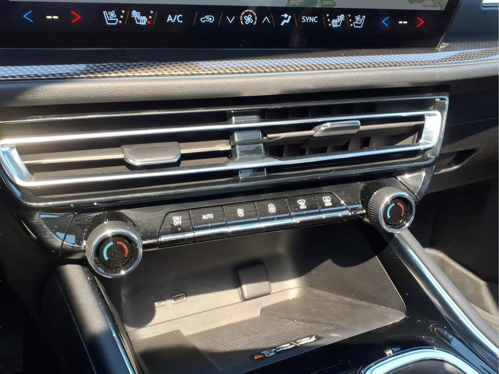 Used 2025 Chevrolet Traverse High Country w/ LPO, Floor Liner Package AWD/4WD image 18
