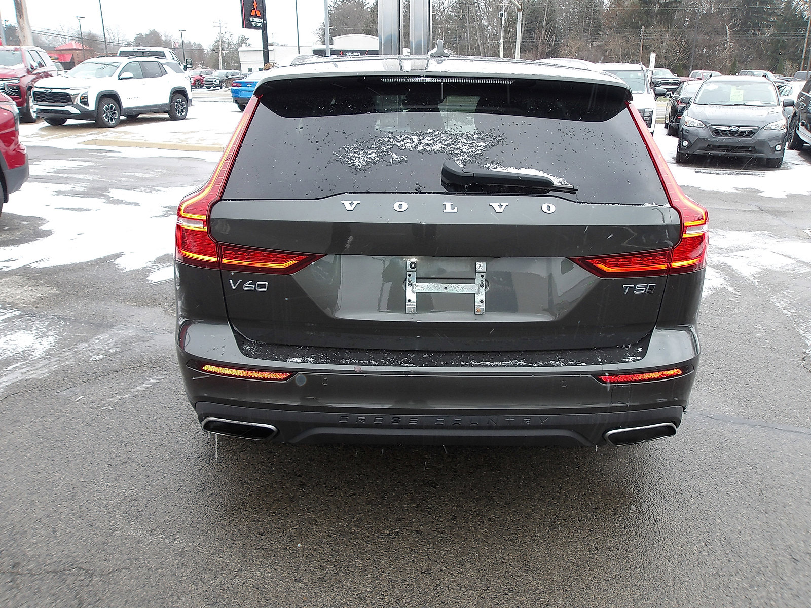 Used 2020 Volvo V60 T5 Cross Country image 6
