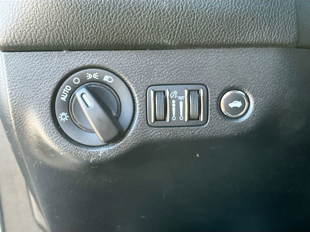 Used 2023 Dodge Challenger R/T RWD image 10