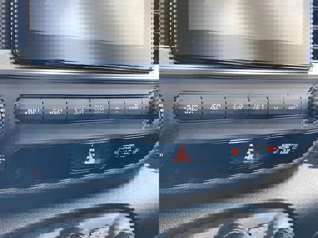 Used 2025 Hyundai Venue SEL image 23