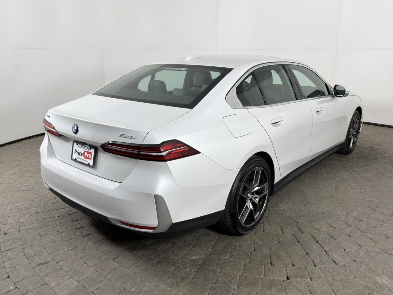 Used 2026 BMW 530i xDrive AWD/4WD image 6