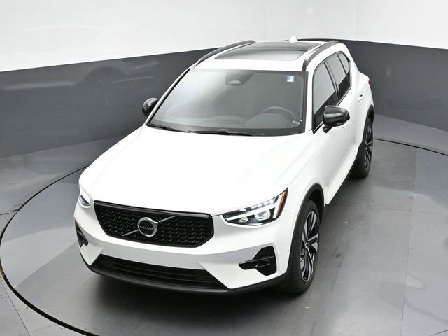 Used 2024 Volvo XC40 B5 Plus image 44