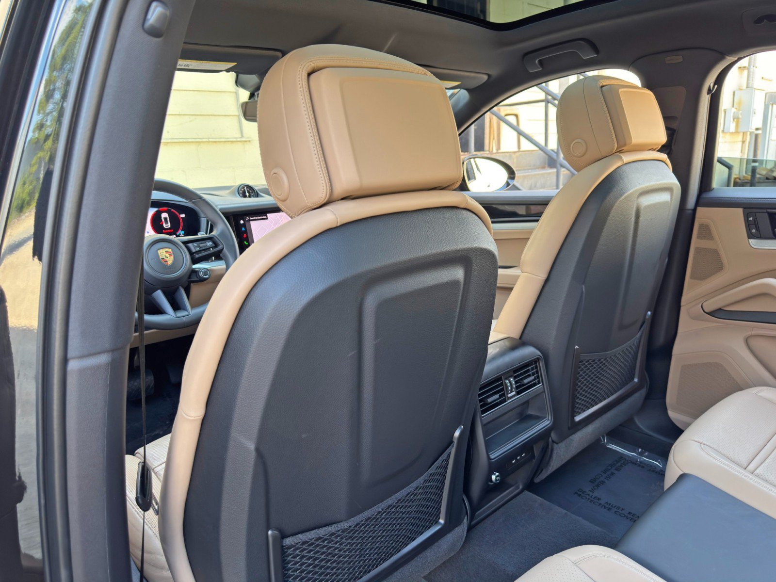 Used 2024 Porsche Cayenne Coupe AWD/4WD image 40