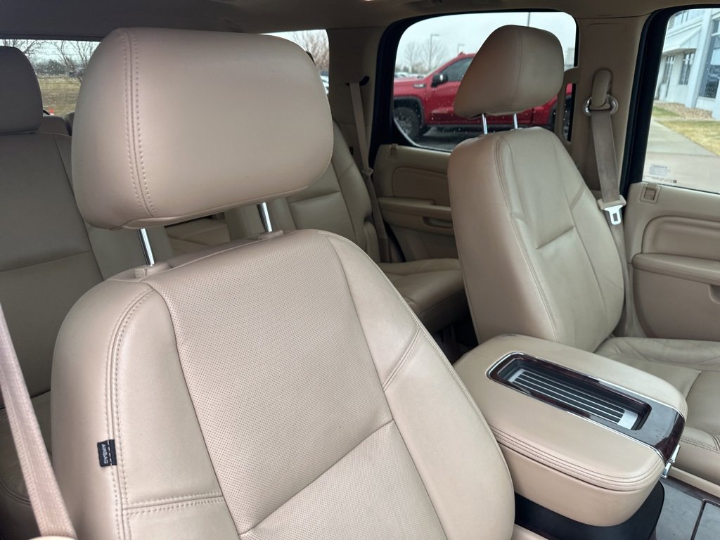 Used 2012 Cadillac Escalade Premium image 34