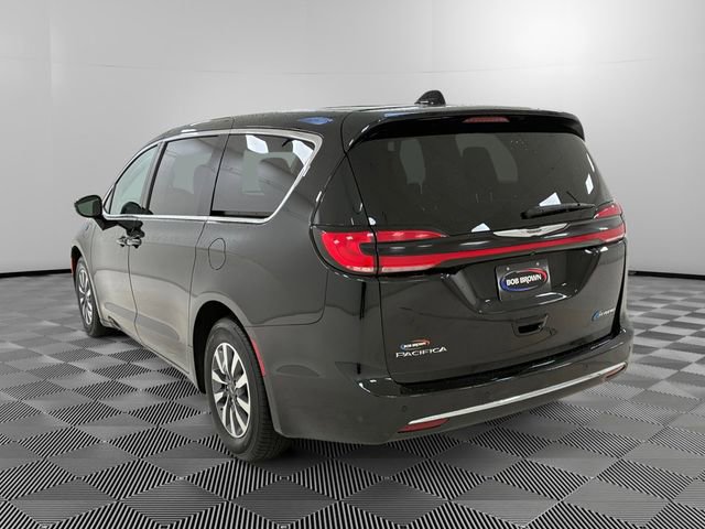 Used 2024 Chrysler Pacifica Select image 5