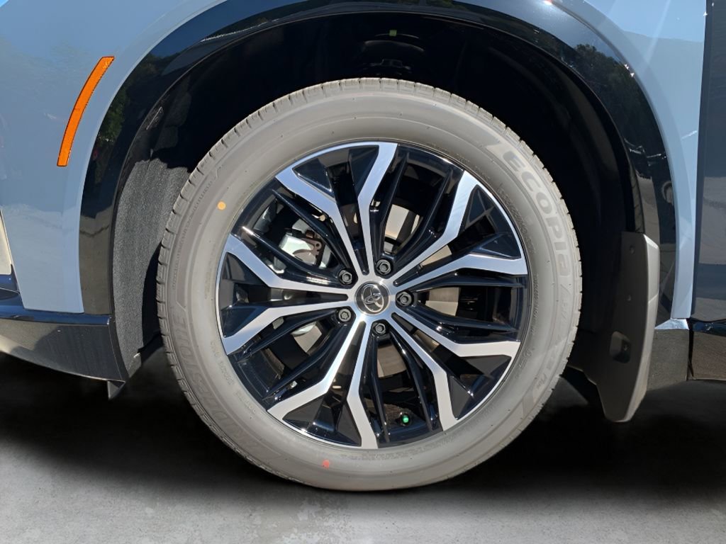 New 2025 Toyota Crown Signia image 31