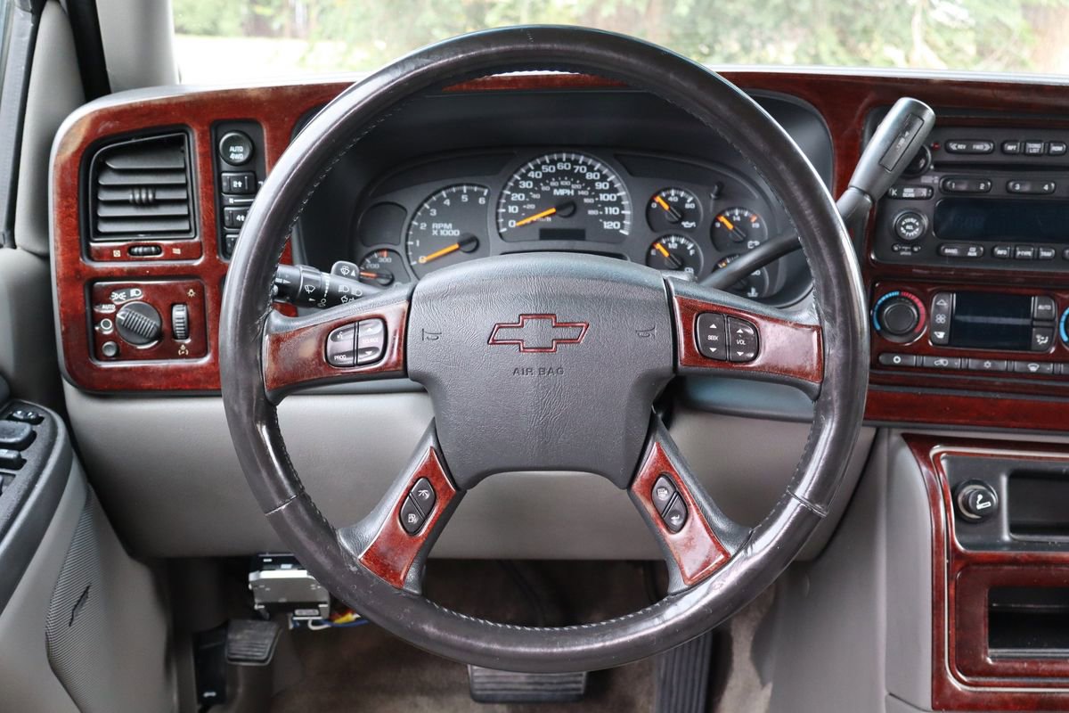 Used 2003 Chevrolet Suburban 2500 LT w/ LT Preferred Equipment Group image 19