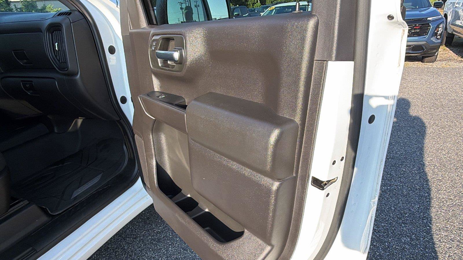 Used 2023 Chevrolet Silverado 1500 Custom Trail Boss AWD/4WD image 17