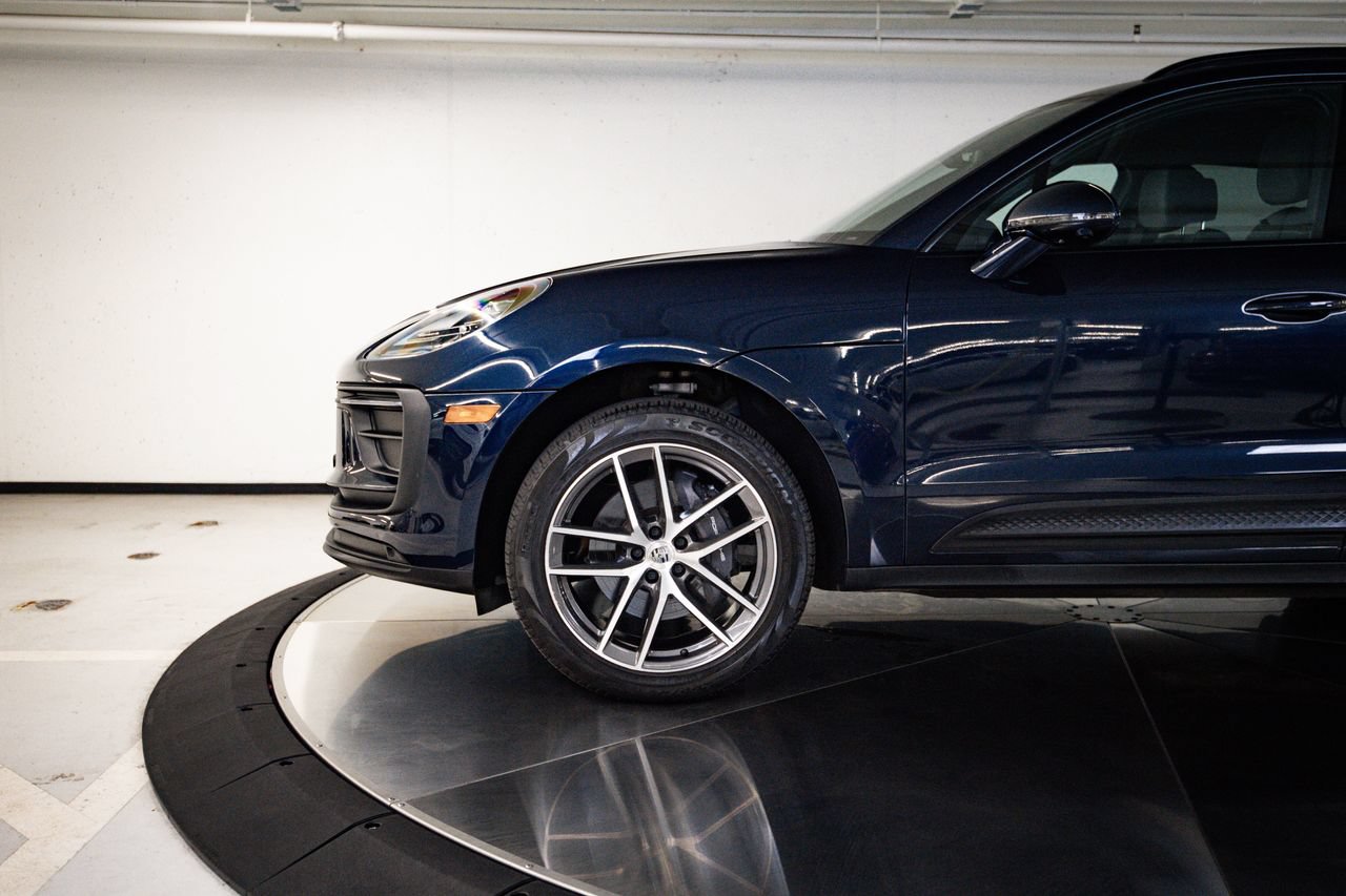 Certified 2023 Porsche Macan AWD/4WD image 11