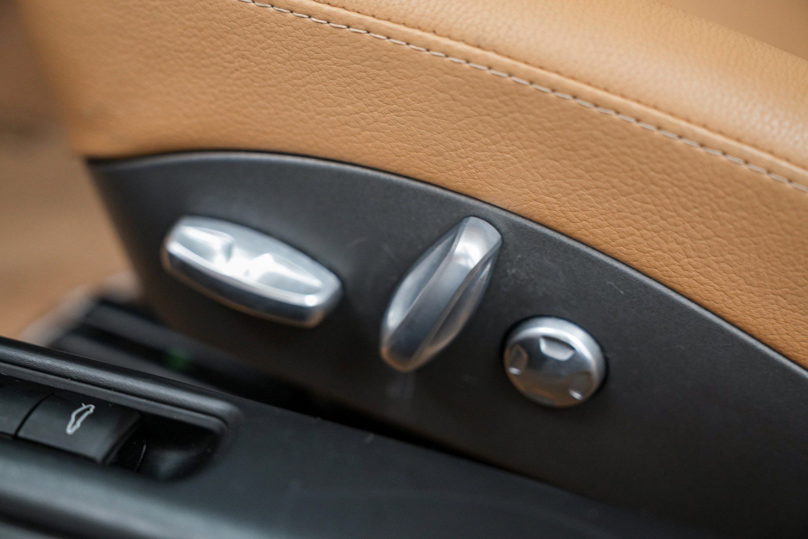 Used 2010 Porsche Cayman S image 25