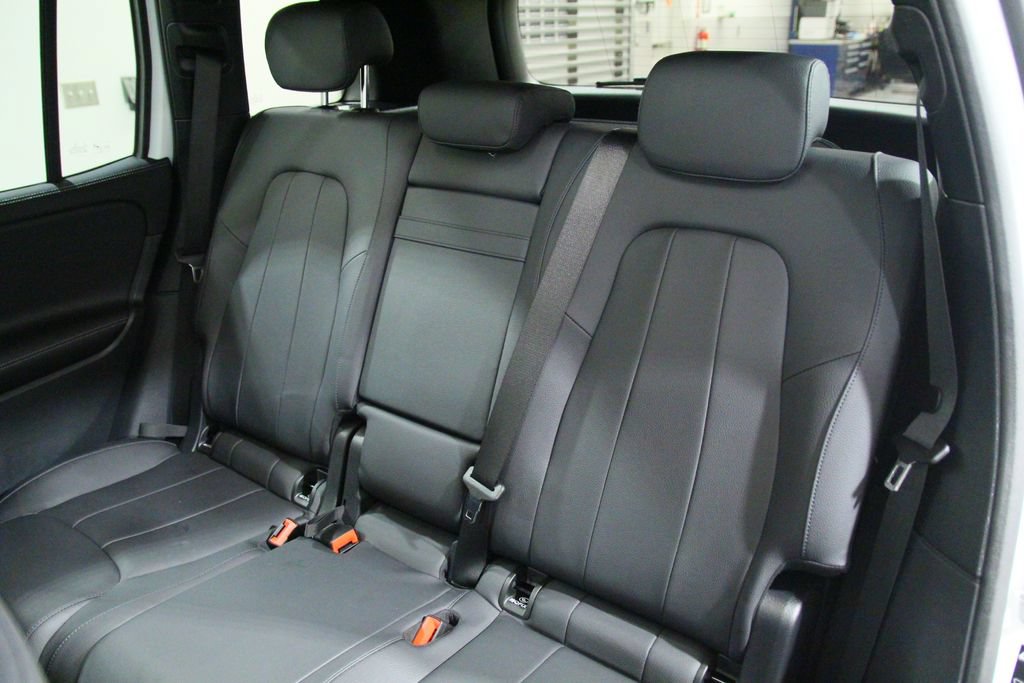 Used 2025 Mercedes-Benz GLB 250 4MATIC image 33
