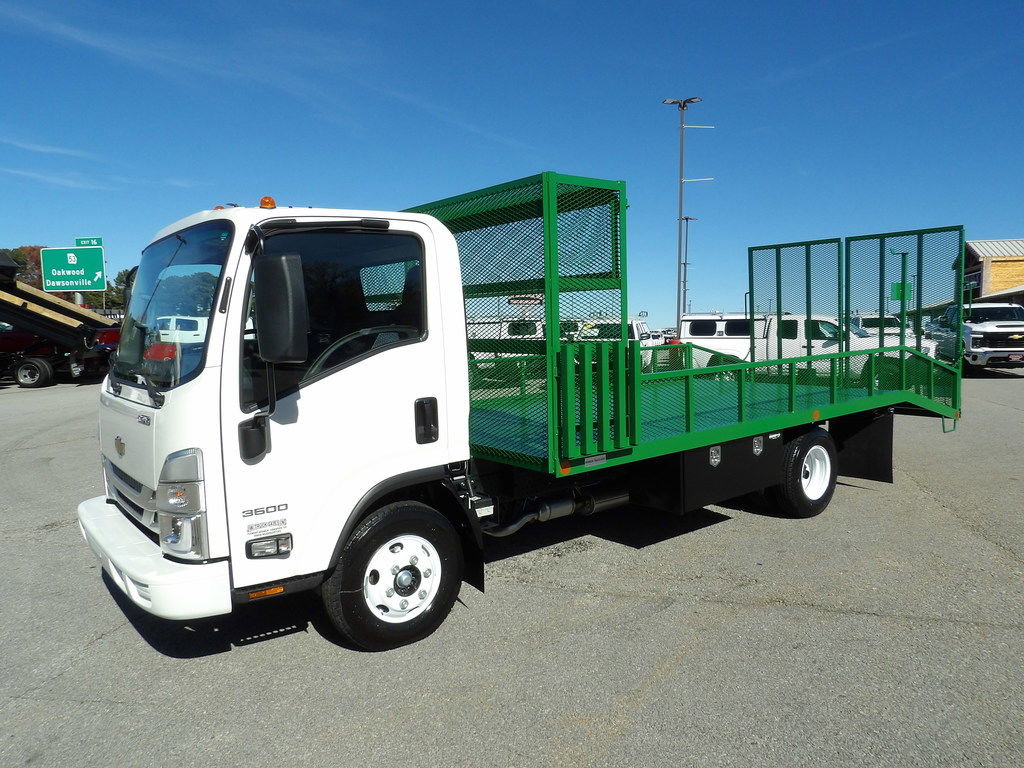 Used 2024 Chevrolet Low Cab Forward image 3