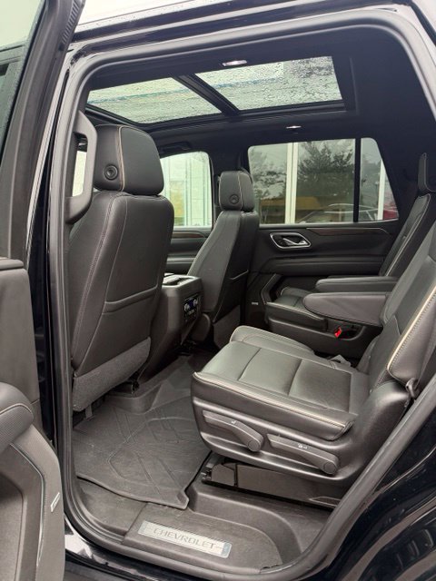 Used 2021 Chevrolet Tahoe Premier w/ Premium Package AWD/4WD image 4