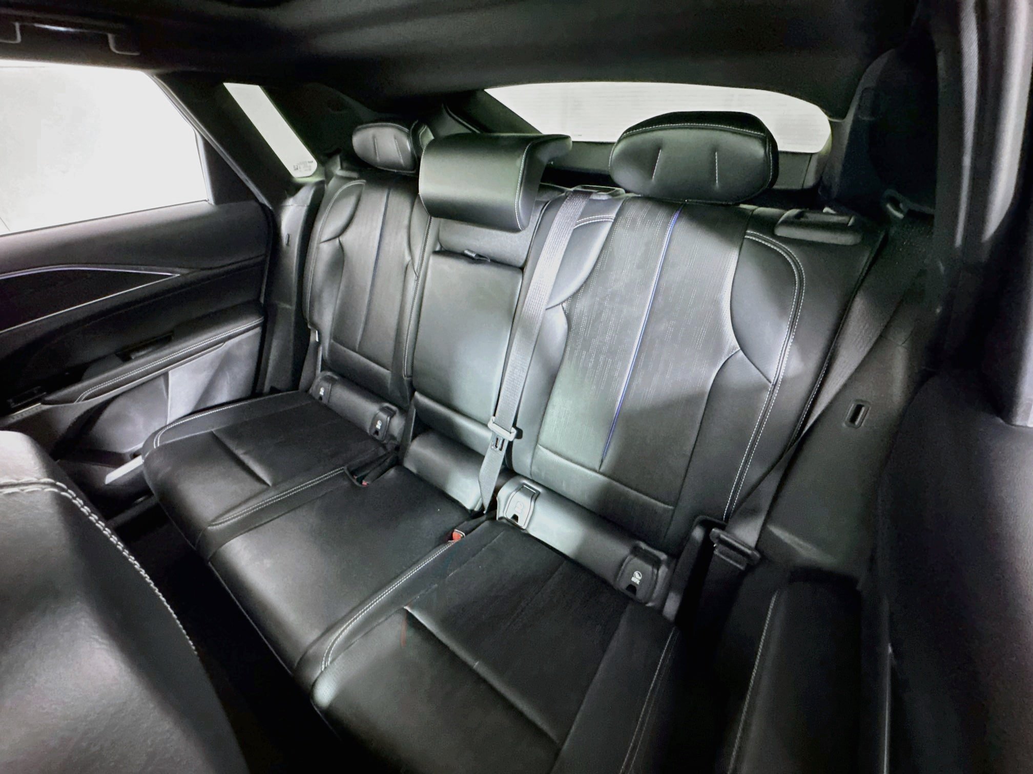 Used 2024 Cadillac Lyriq Luxury AWD/4WD image 21
