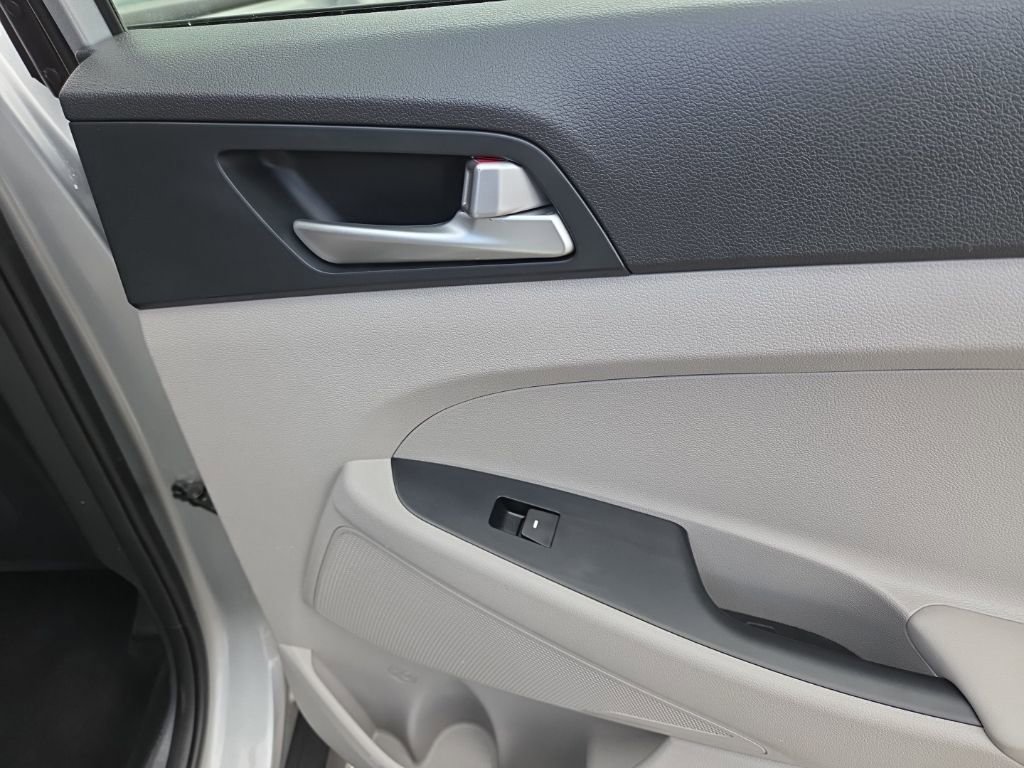 Used 2020 Hyundai Tucson Value w/ Winter Weather Package image 26