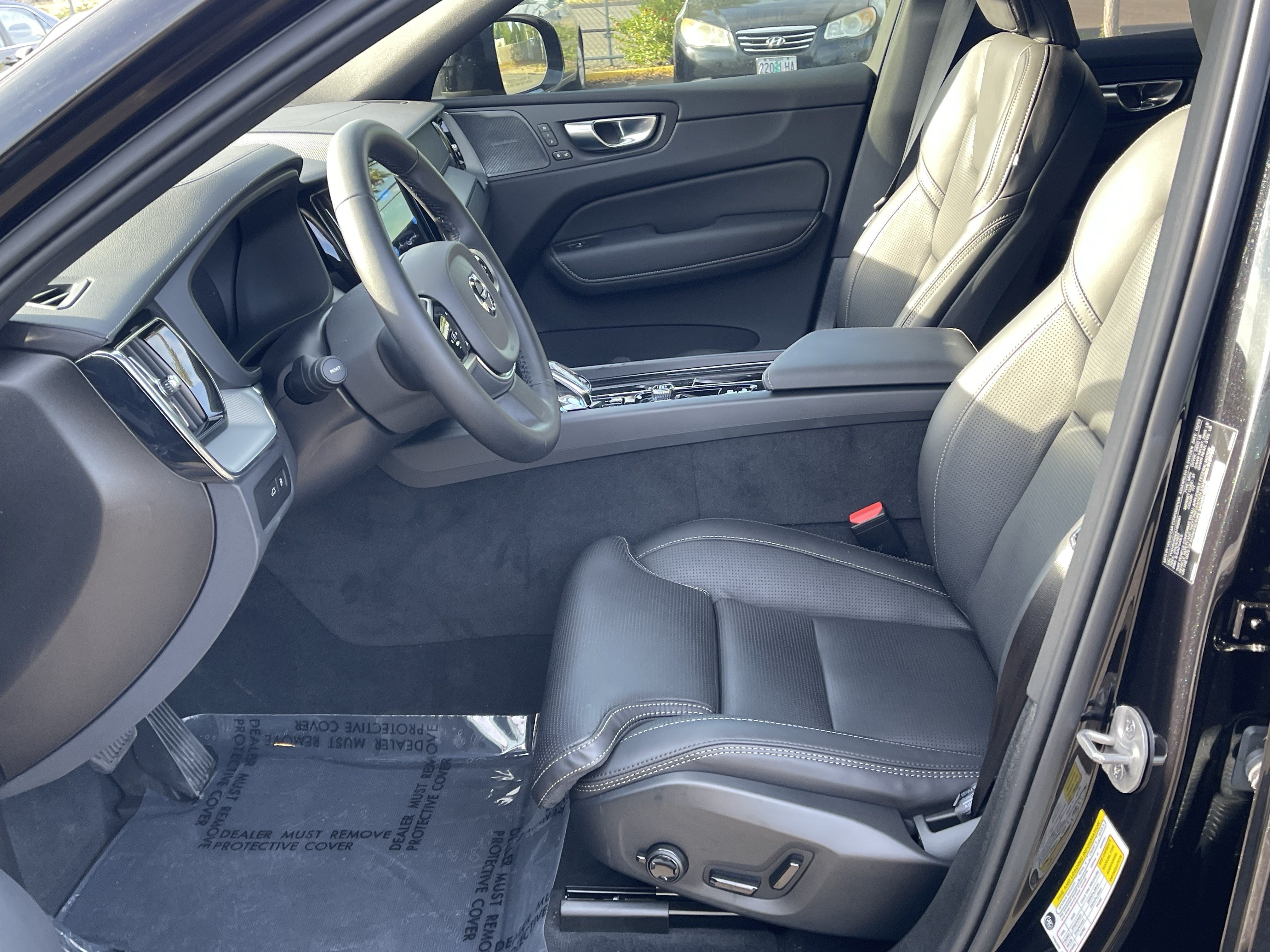 Used 2025 Volvo XC60 T8 Ultra w/ Climate Package AWD/4WD image 10