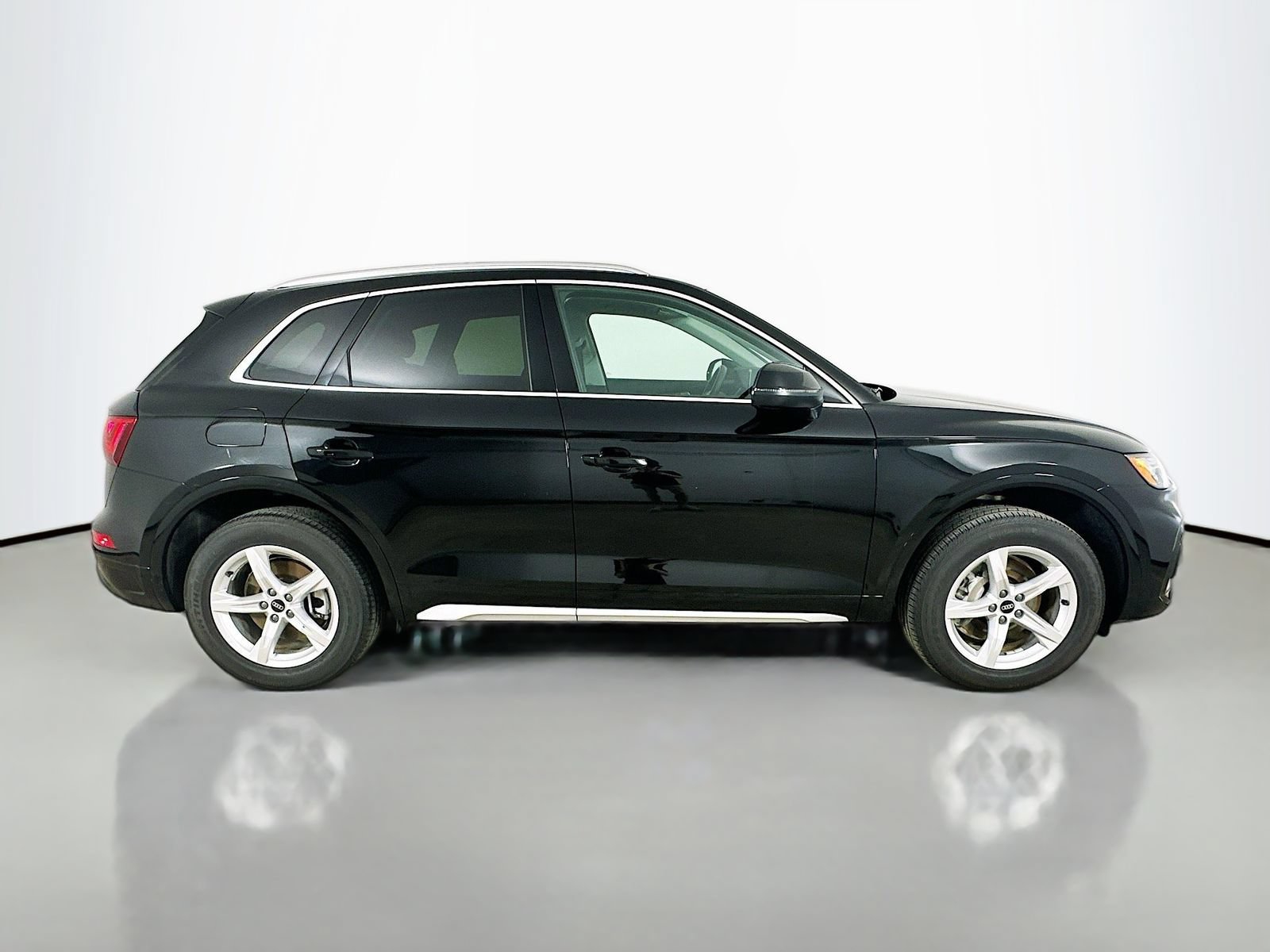 Used 2023 Audi Q5 2.0T Premium w/ Convenience Package AWD/4WD image 4