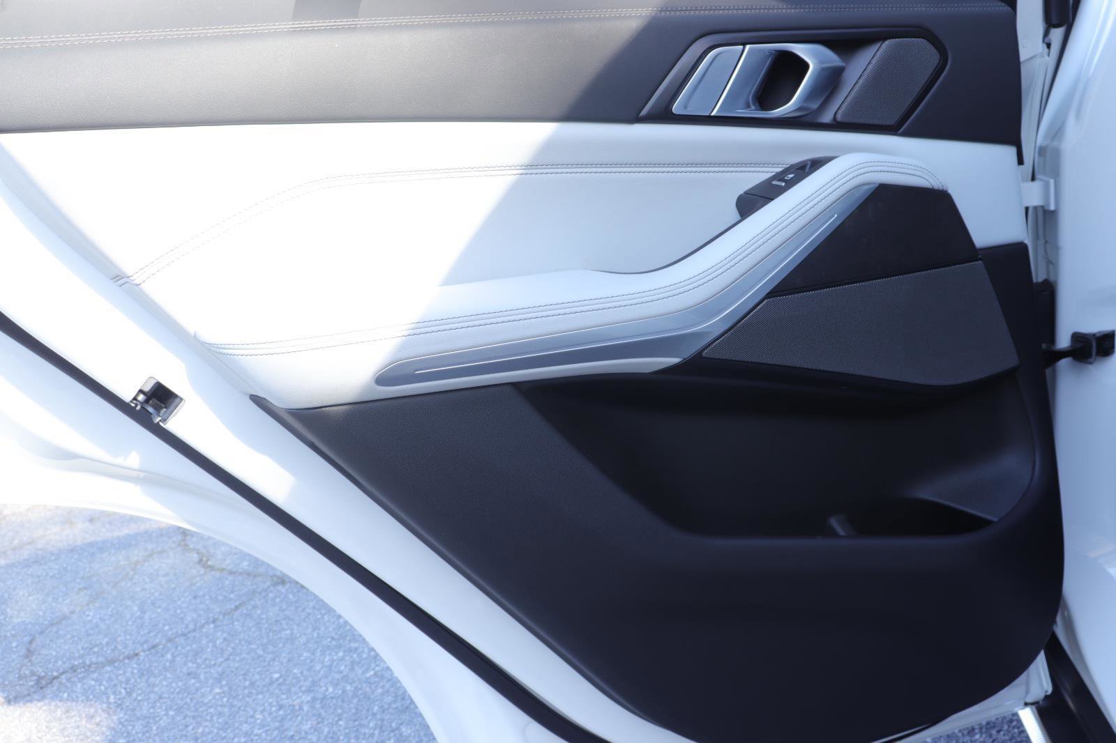 Used 2024 BMW X5 xDrive40i w/ Premium Package image 12