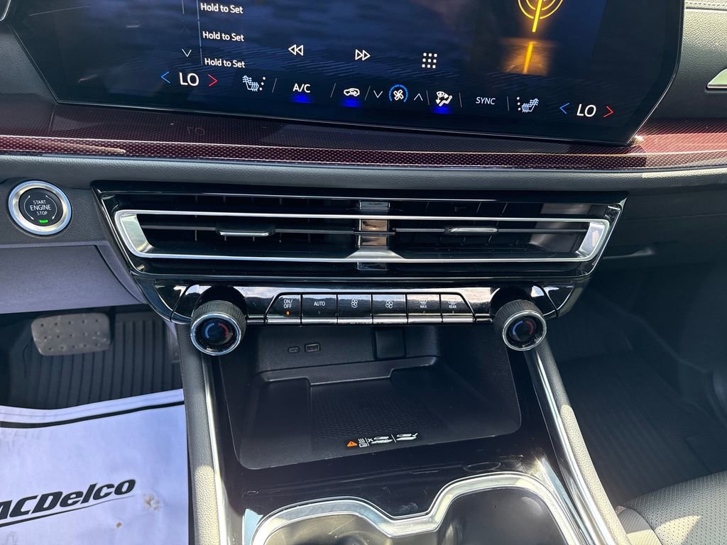 Used 2025 Chevrolet Traverse Z71 w/ LPO, Floor Liner Package AWD/4WD image 20