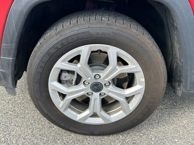 Used 2025 Jeep Compass Sport image 11