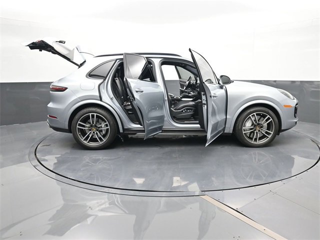 Used 2020 Porsche Cayenne Turbo image 30