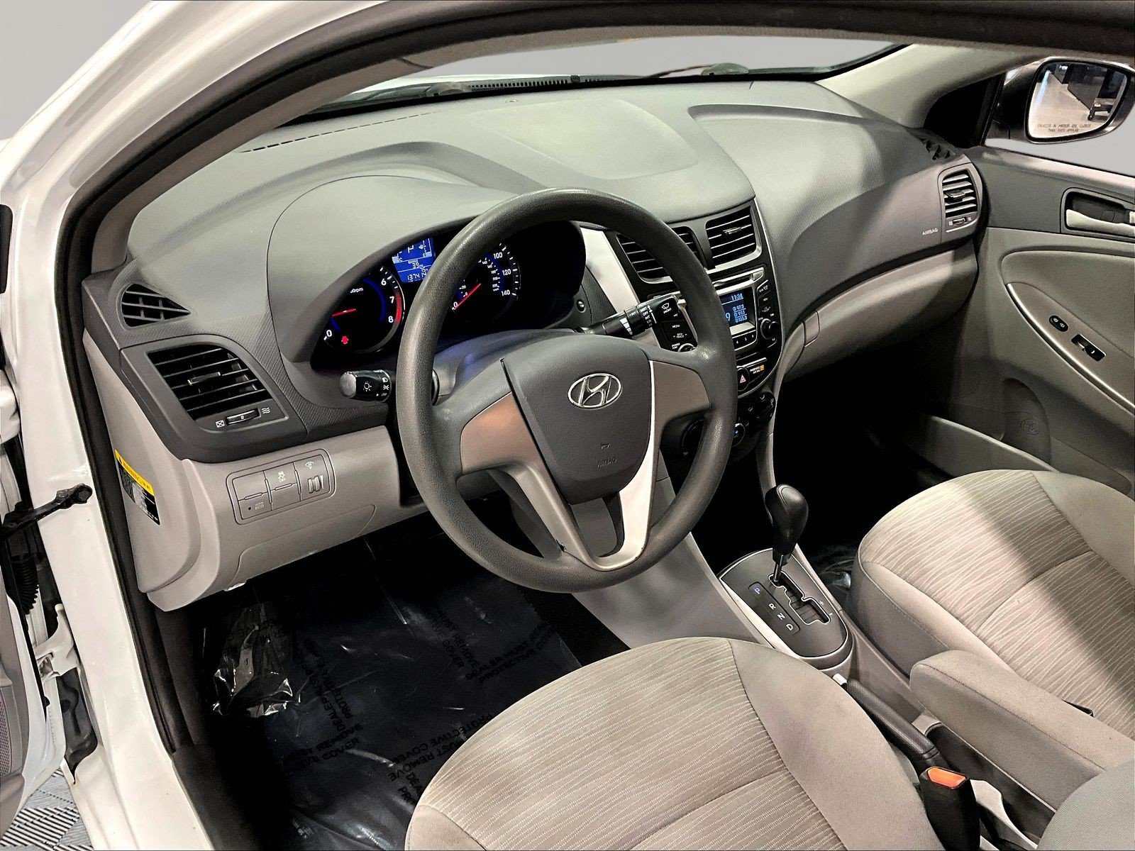 Used 2015 Hyundai Accent GLS FWD image 17