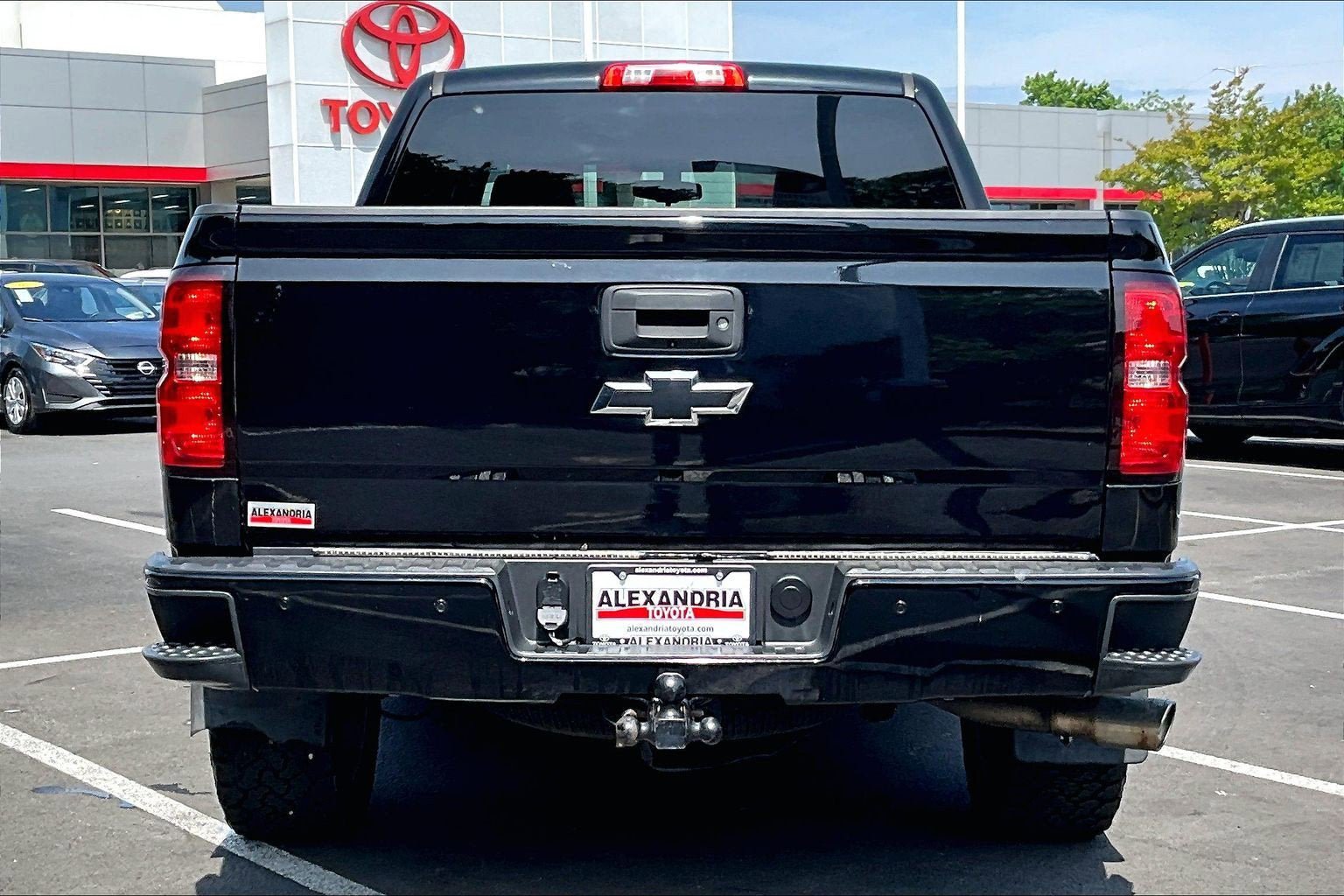 Used 2018 Chevrolet Silverado 1500 Custom w/ Custom Value Package AWD/4WD image 4