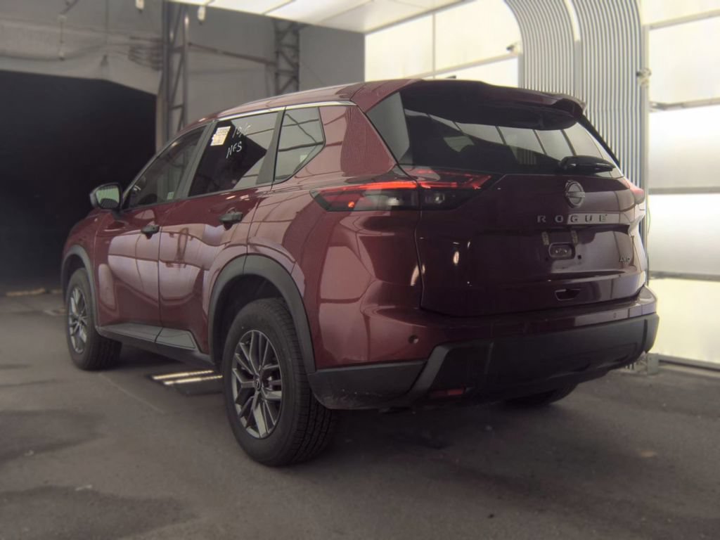 Used 2024 Nissan Rogue S AWD/4WD image 4