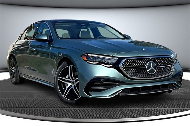New 2026 Mercedes-Benz E 350 4MATIC Sedan image 2