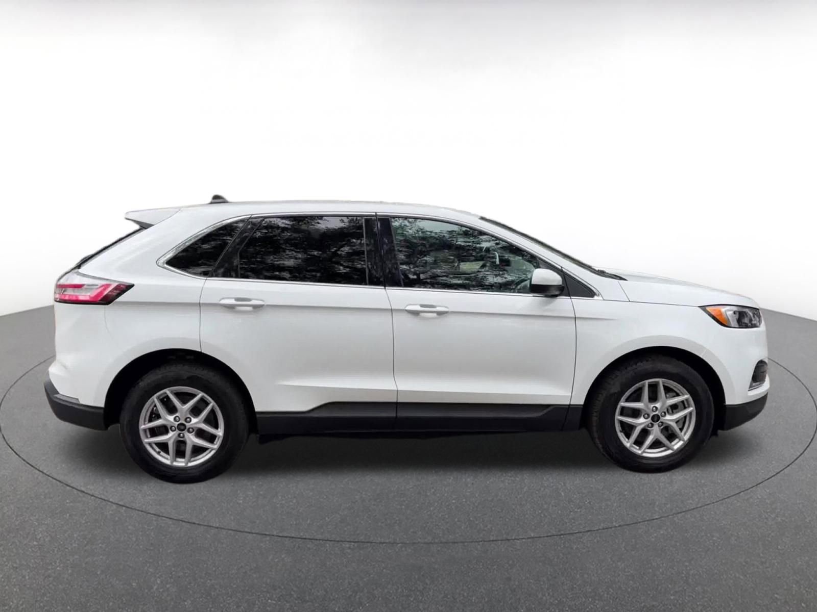 Used 2024 Ford Edge SEL image 16
