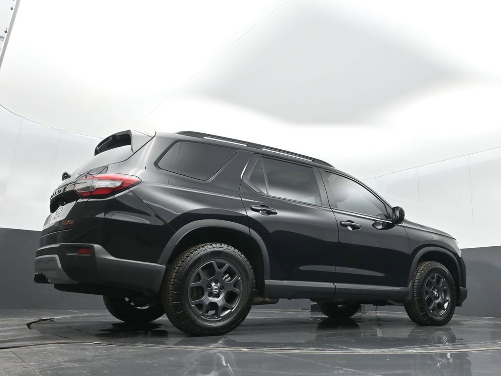 Used 2025 Honda Pilot TrailSport image 23
