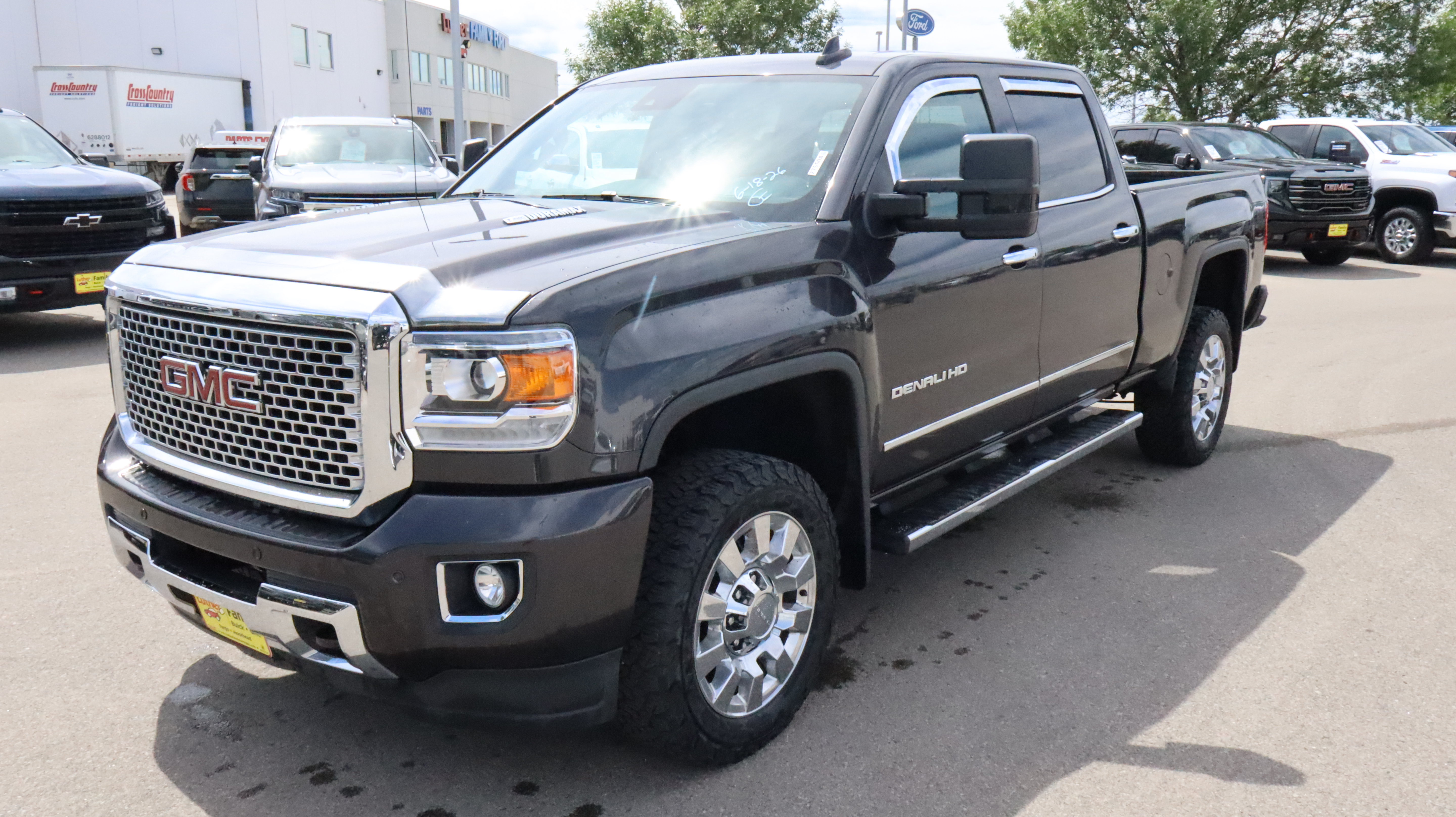 Used 2015 GMC Sierra 2500 Denali w/ Duramax Plus Package AWD/4WD image 3