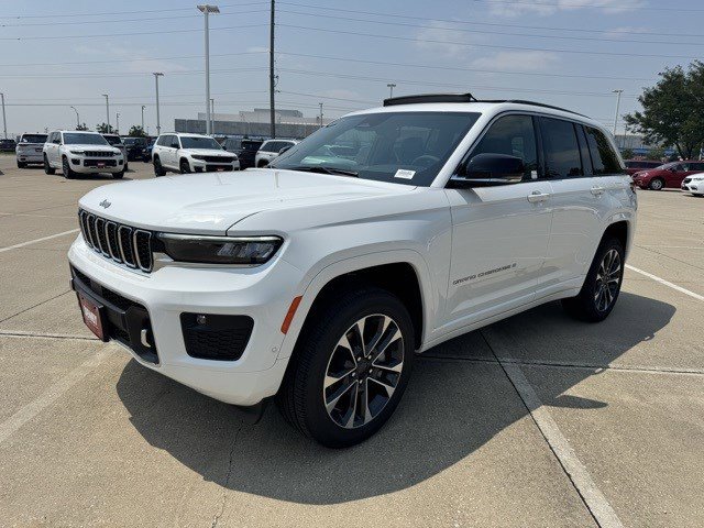 New 2025 Jeep Grand Cherokee Overland w/ Luxury Tech Group IV image 3