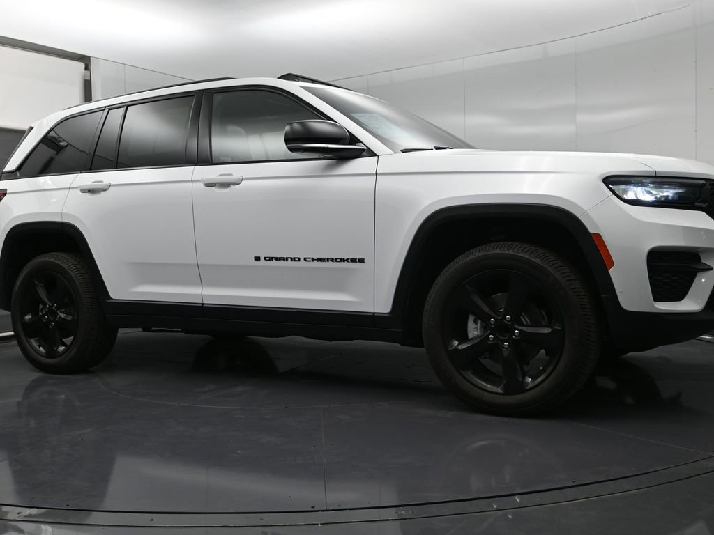 Used 2022 Jeep Grand Cherokee Altitude RWD image 22