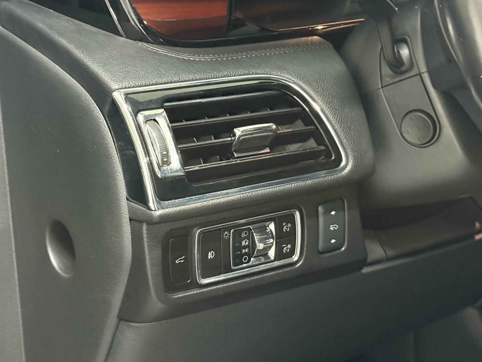 Used 2023 Lincoln Navigator L Standard Sport Utility 4D image 37