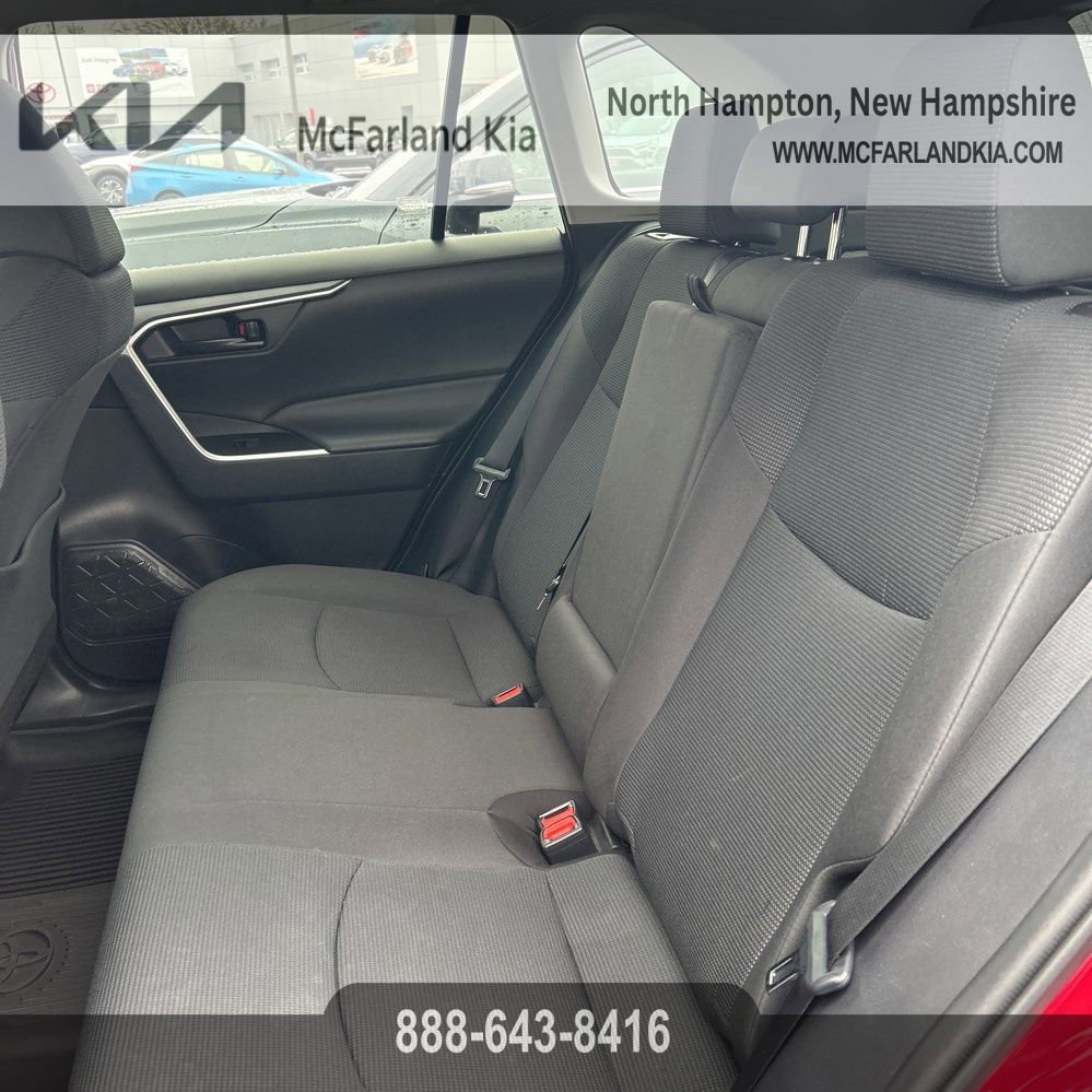 Used 2021 Toyota RAV4 LE image 14