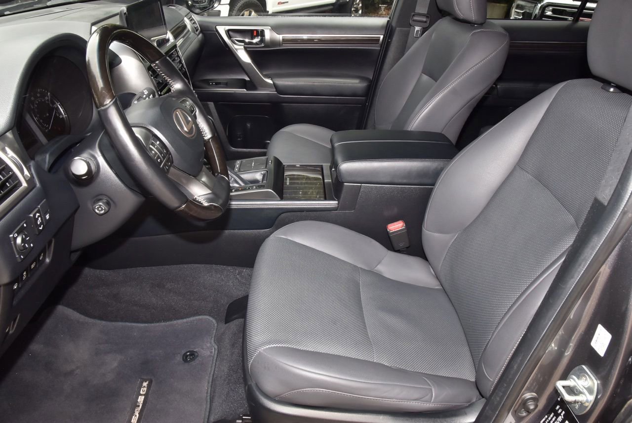 Used 2023 Lexus GX 460 Premium w/ Accessory Package AWD/4WD image 14