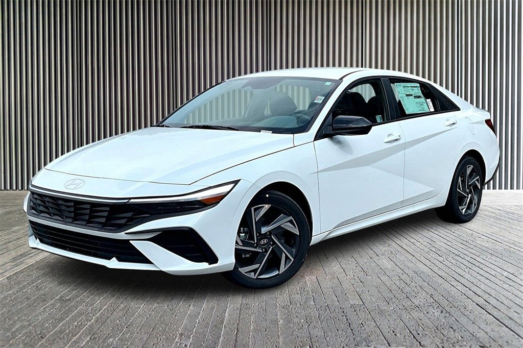 New 2025 Hyundai Elantra Sport image 2