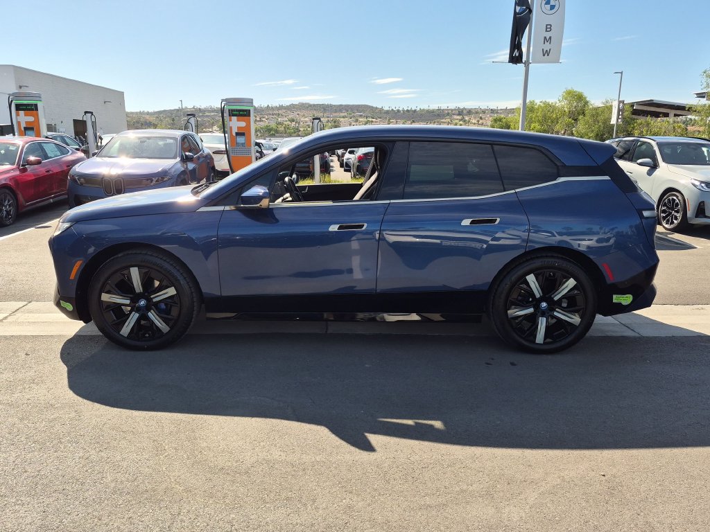 Used 2024 BMW iX xDrive50 w/ Sport Package AWD/4WD image 5