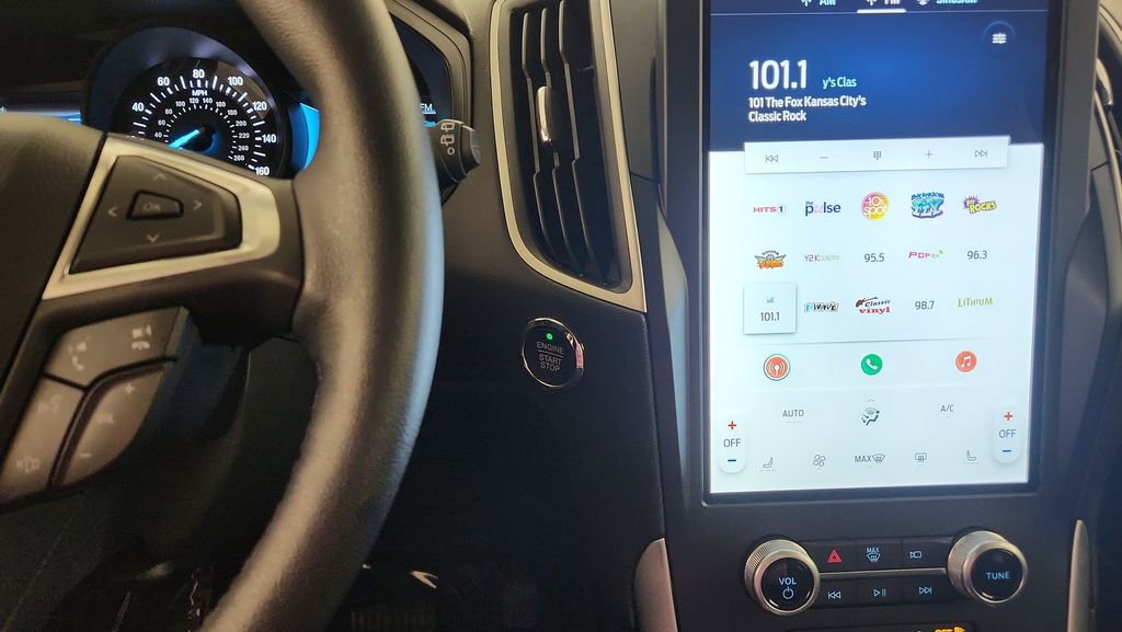 Used 2022 Ford Edge SEL image 21