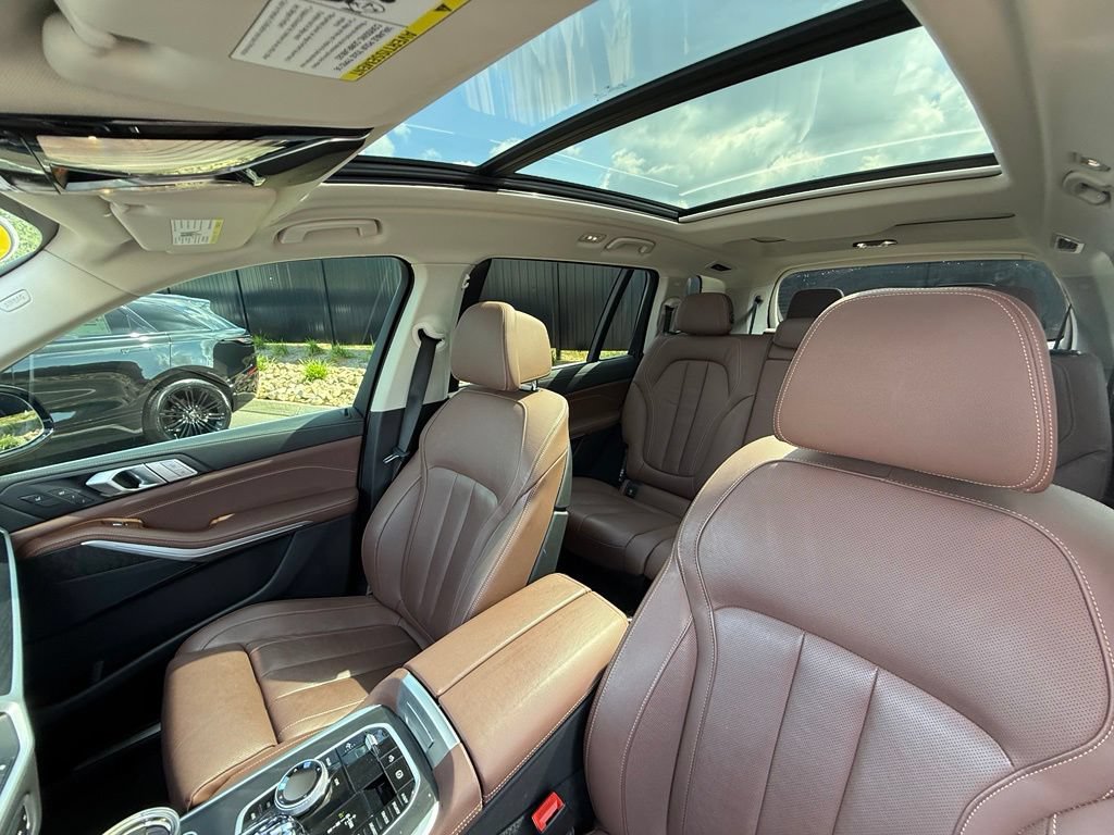 Used 2022 BMW X7 xDrive40i w/ Premium Package AWD/4WD image 30