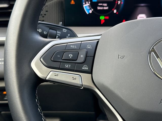 Used 2025 Volkswagen Tiguan SE image 29