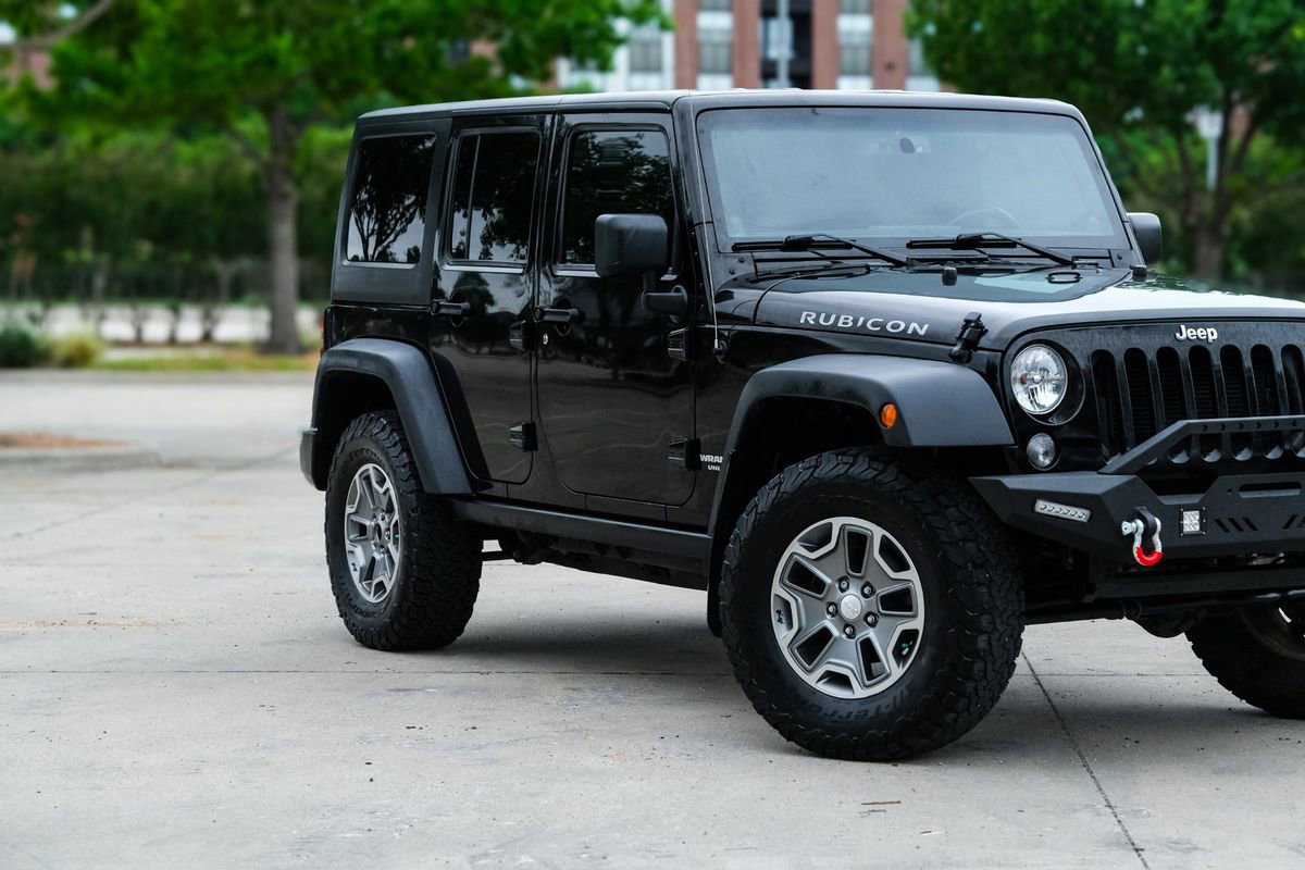 Used 2014 Jeep Wrangler Unlimited Rubicon w/ Connectivity Group AWD/4WD image 2