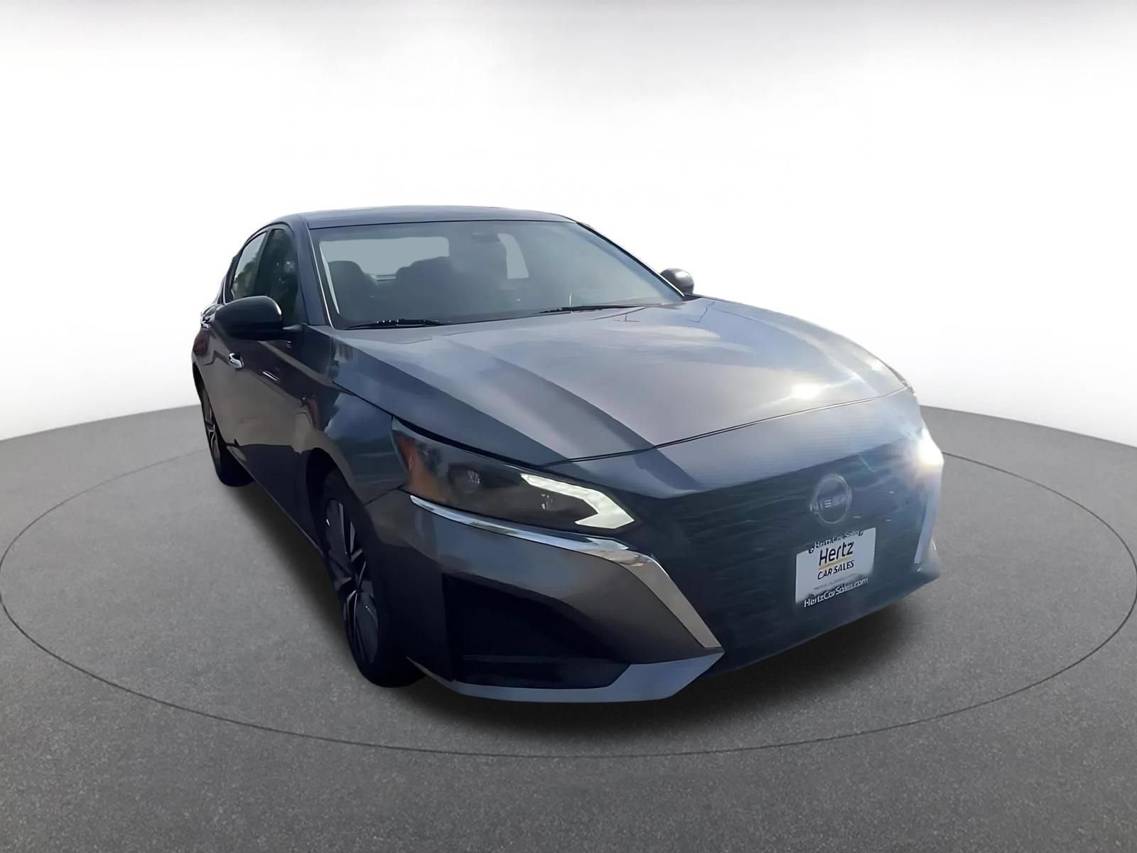 Used 2025 Nissan Altima 2.5 SV FWD image 3