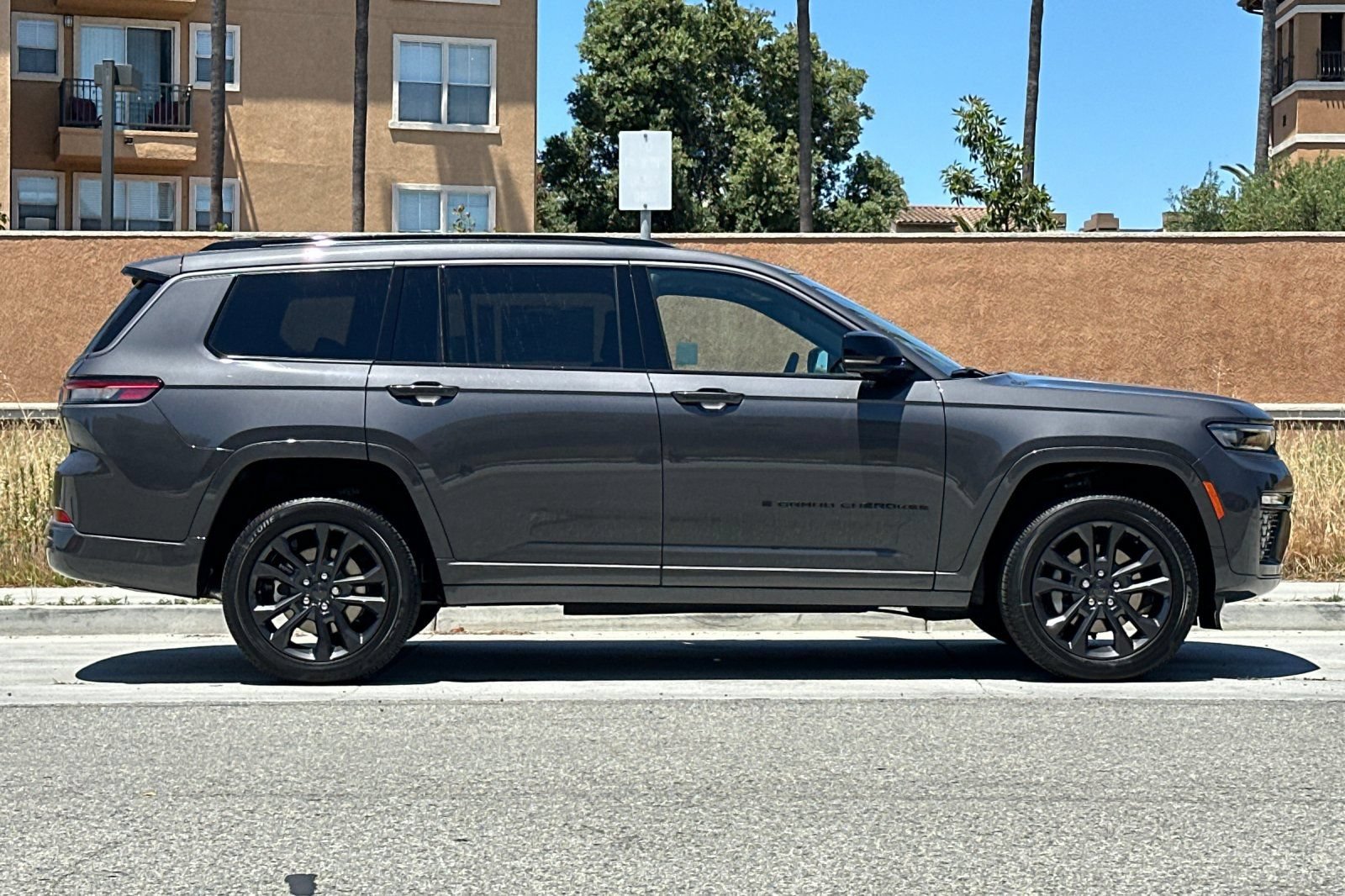 New 2026 Jeep Grand Cherokee L Limited AWD/4WD image 3