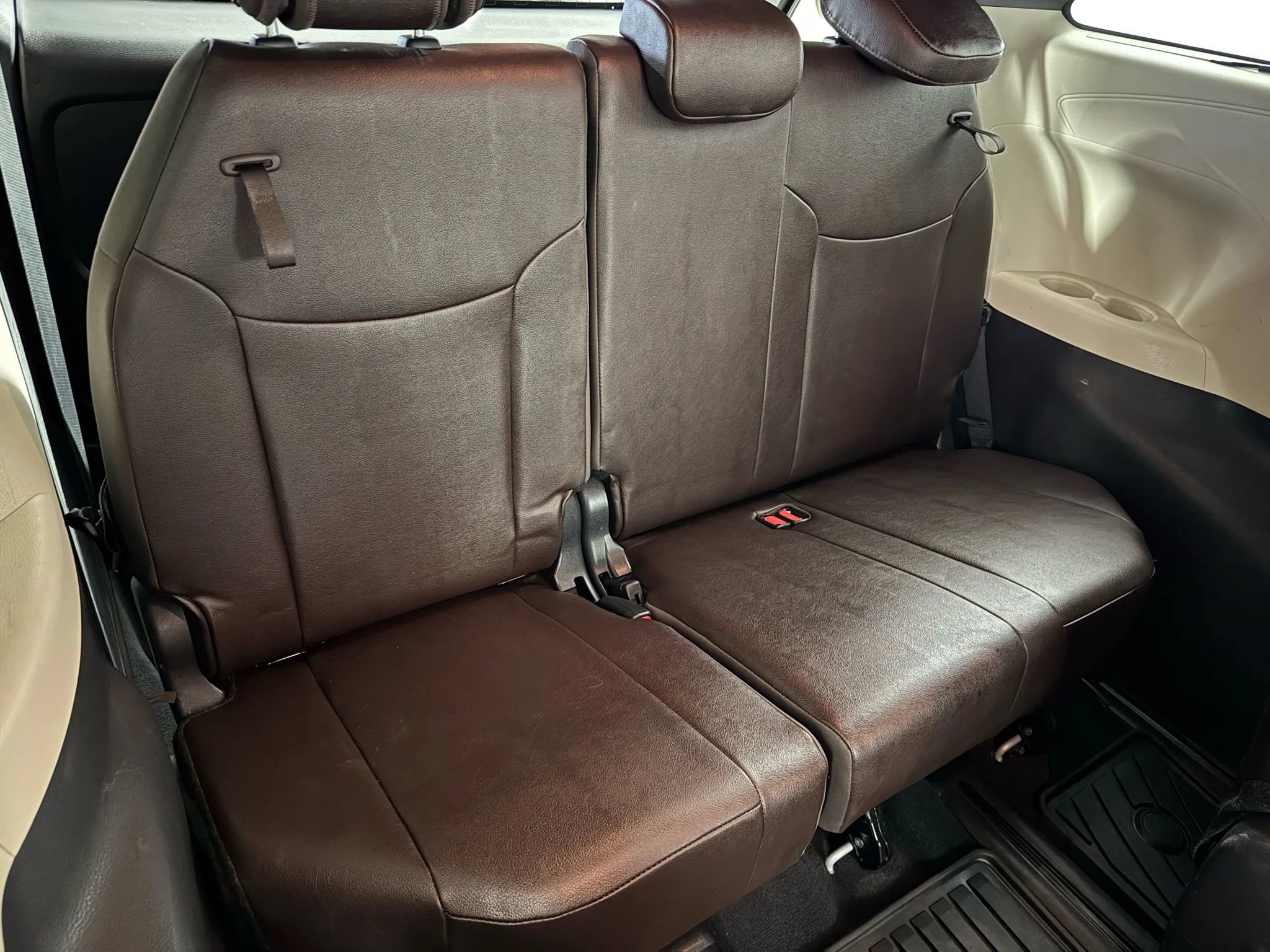 Used 2024 Toyota Sienna Platinum image 42