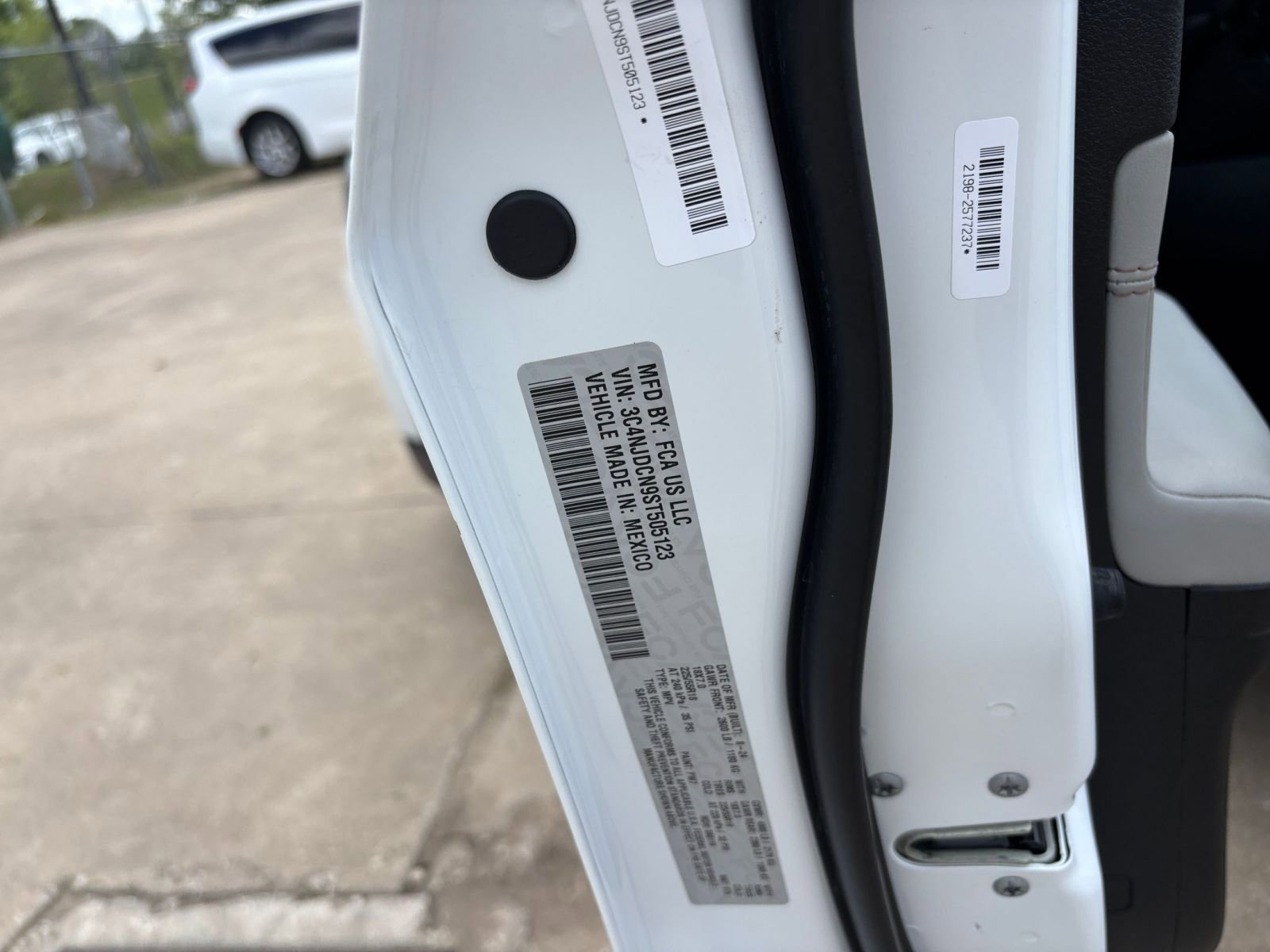 Used 2025 Jeep Compass Limited image 30