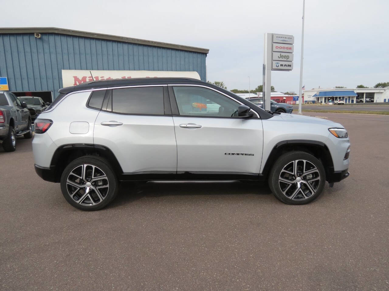 Used 2024 Jeep Compass Limited w/ Elite Group image 1