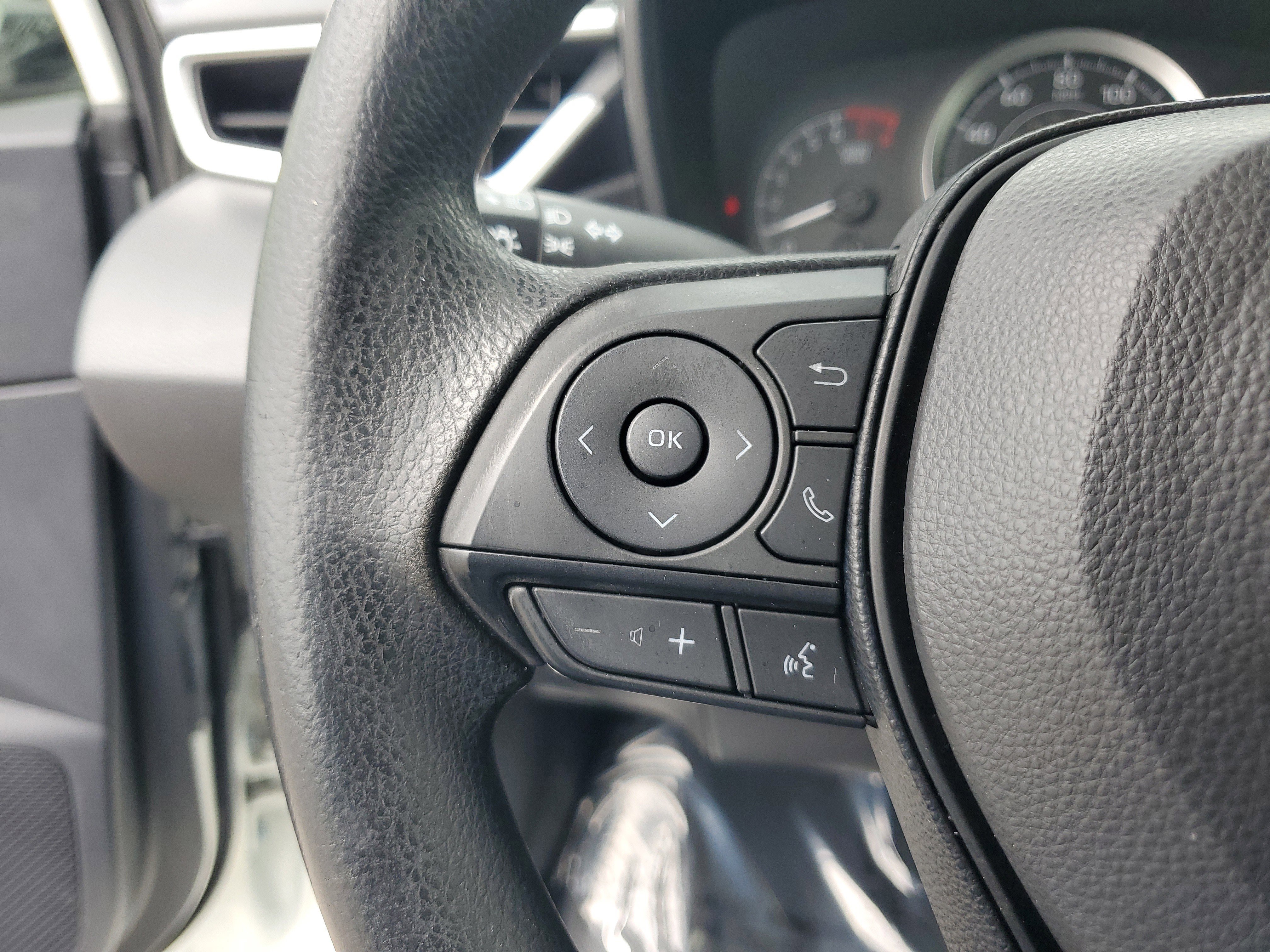 Used 2020 Toyota Corolla LE image 25