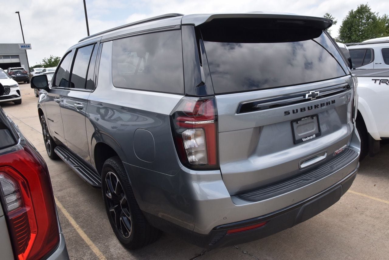 Used 2024 Chevrolet Suburban RST w/ Luxury Package RWD image 7